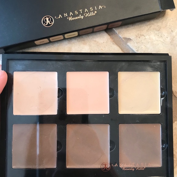 Anastasia contour kit - light.  Used twice. - Picture 3 of 4